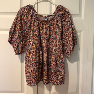 Beautiful floral print peasant top.